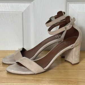 Aquatalia tan suede ankle strapped heeled sandals size 7.5 Made in Italy